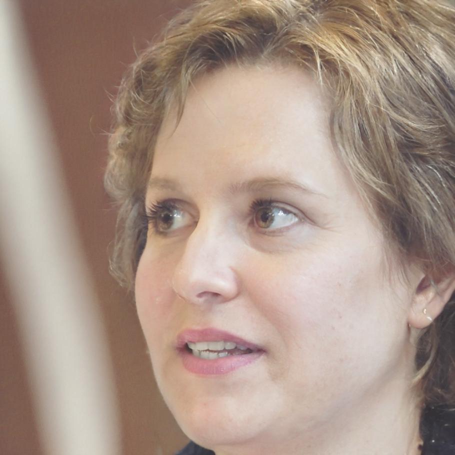 Анна Волкова, креативный директор Ceravox, за работой над концепцией кампании